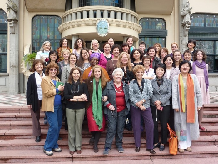 2010_IAWM_Argentina_BuenosAires Group gathers in front of museum in 2019